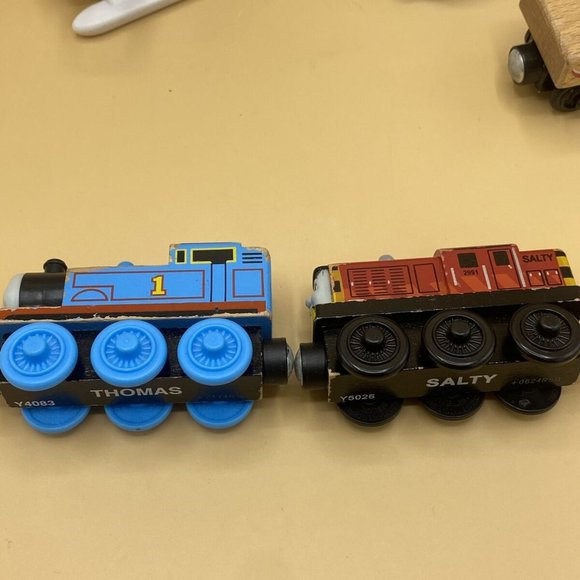 Thomas The Tank Engine - Wooden Railway Lot 7 - Wear To paint - Harold Aquarium - Picture 3 of 8